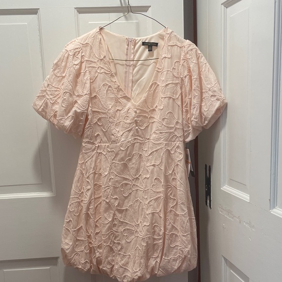 Seni & Cade Dresses & Skirts - NWT adorable Pink Floral mini dress🌸